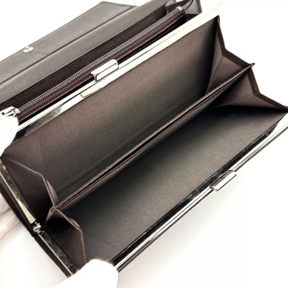 BURBERRY - GUC - KISSLOCK LONG WALLET - Picture 14 of 16